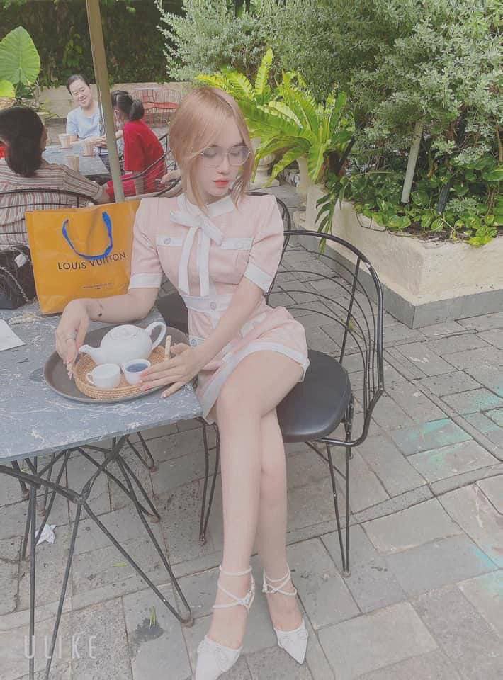 Những phụ nữ trưởng thành và những quý cô giàu có đến SPA để thỏa mãn cơn khát của họ
